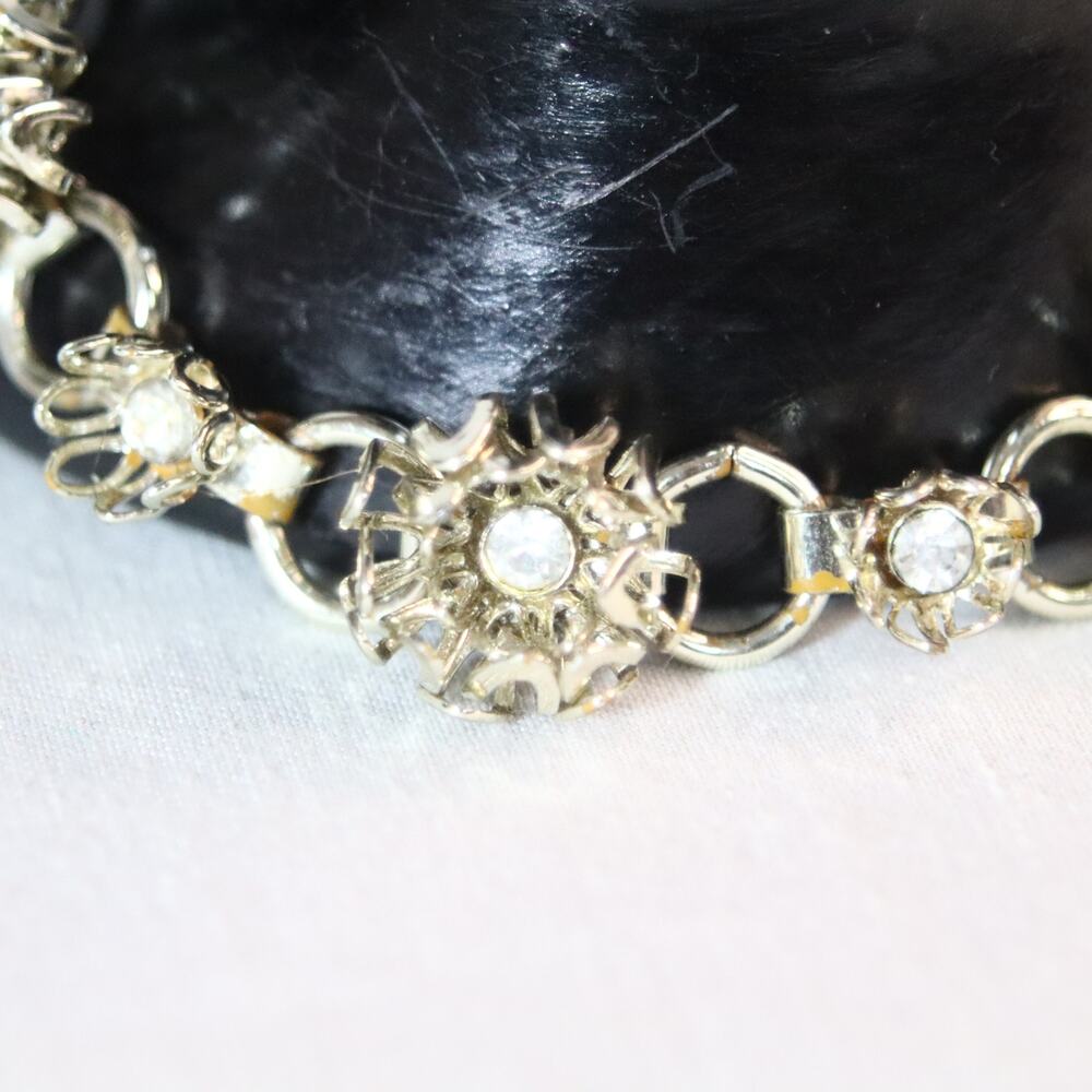 💎Silver Tone Chain Bracelet Open Work Flower Central Rhinestone Links